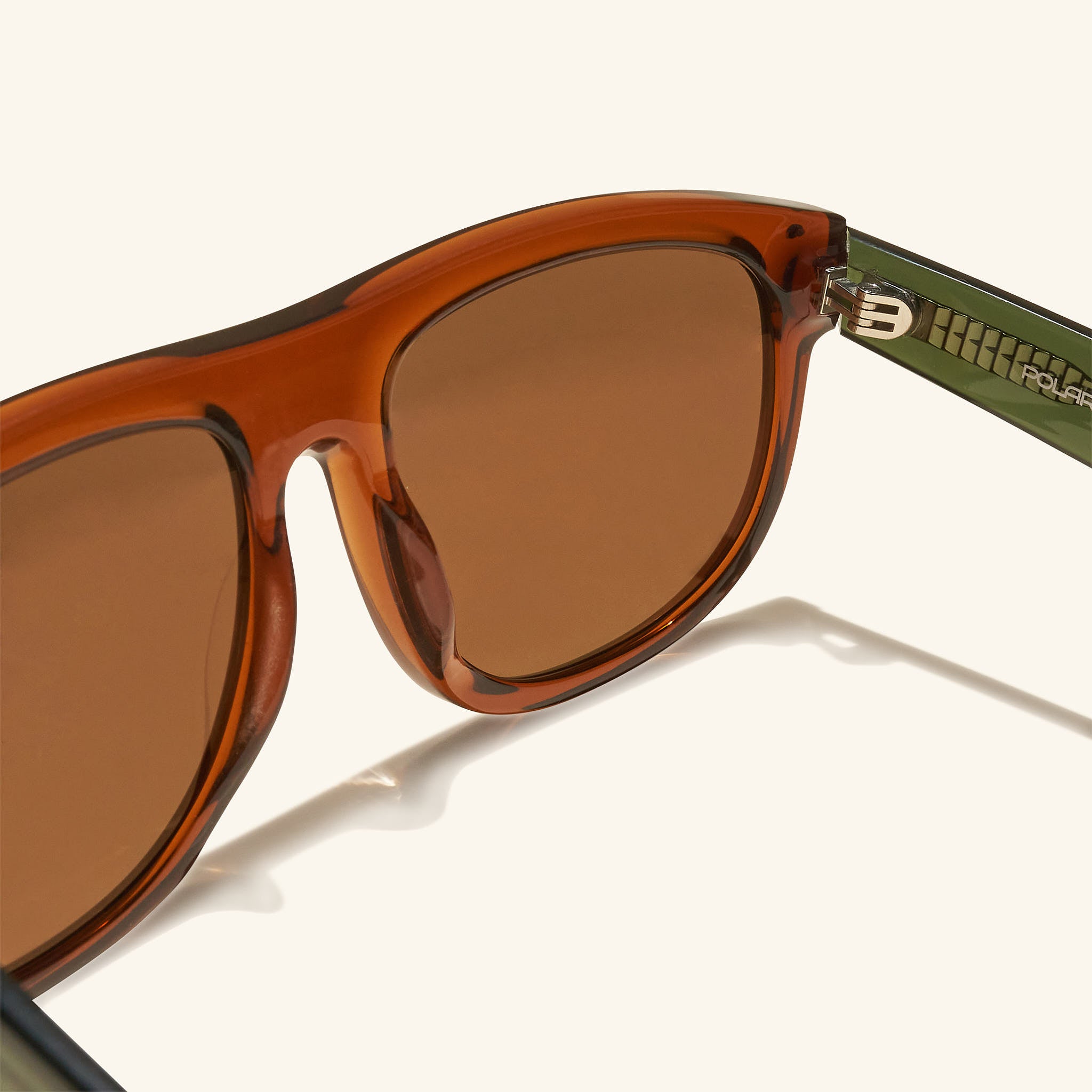 lente de sol#es:color_marron,en:color_brown,it:colore_marrone