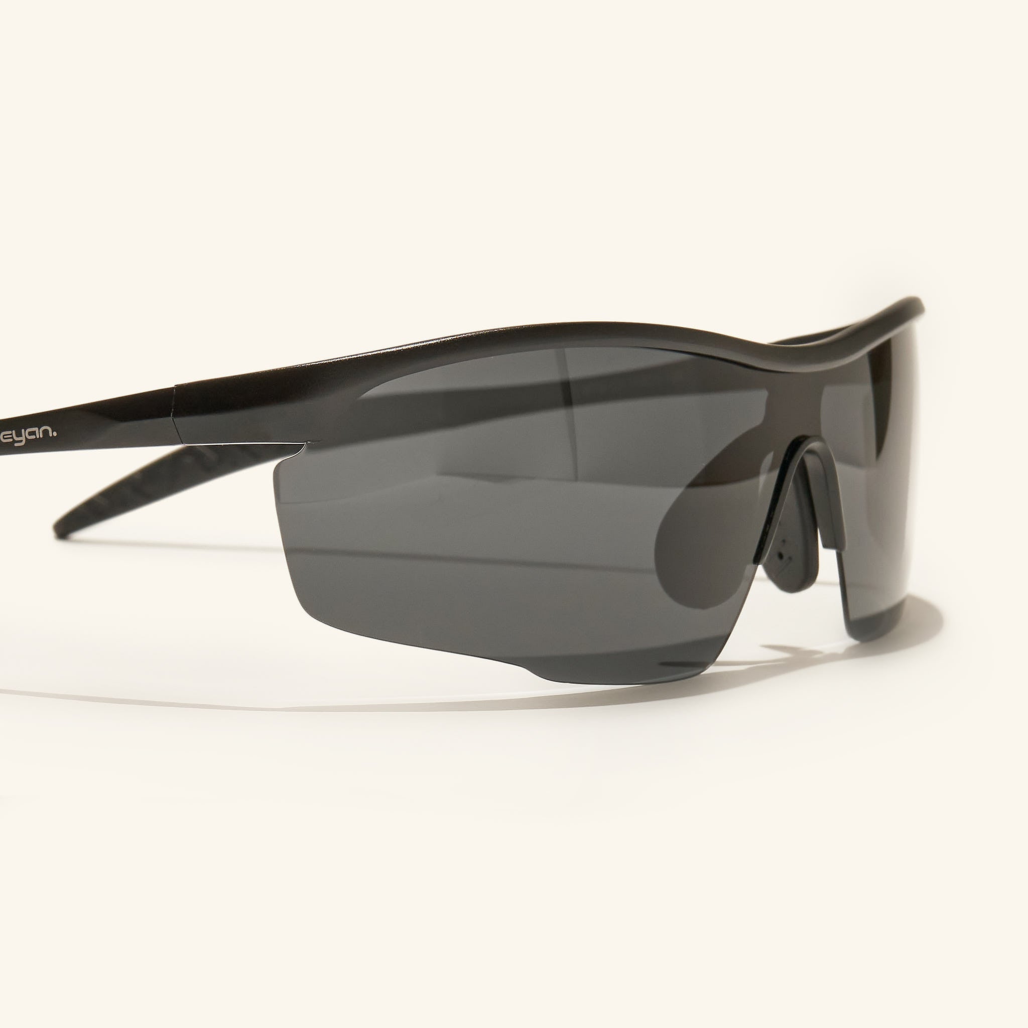 gafas de sol#es:color_negro,en:color_black,it:colore_nero