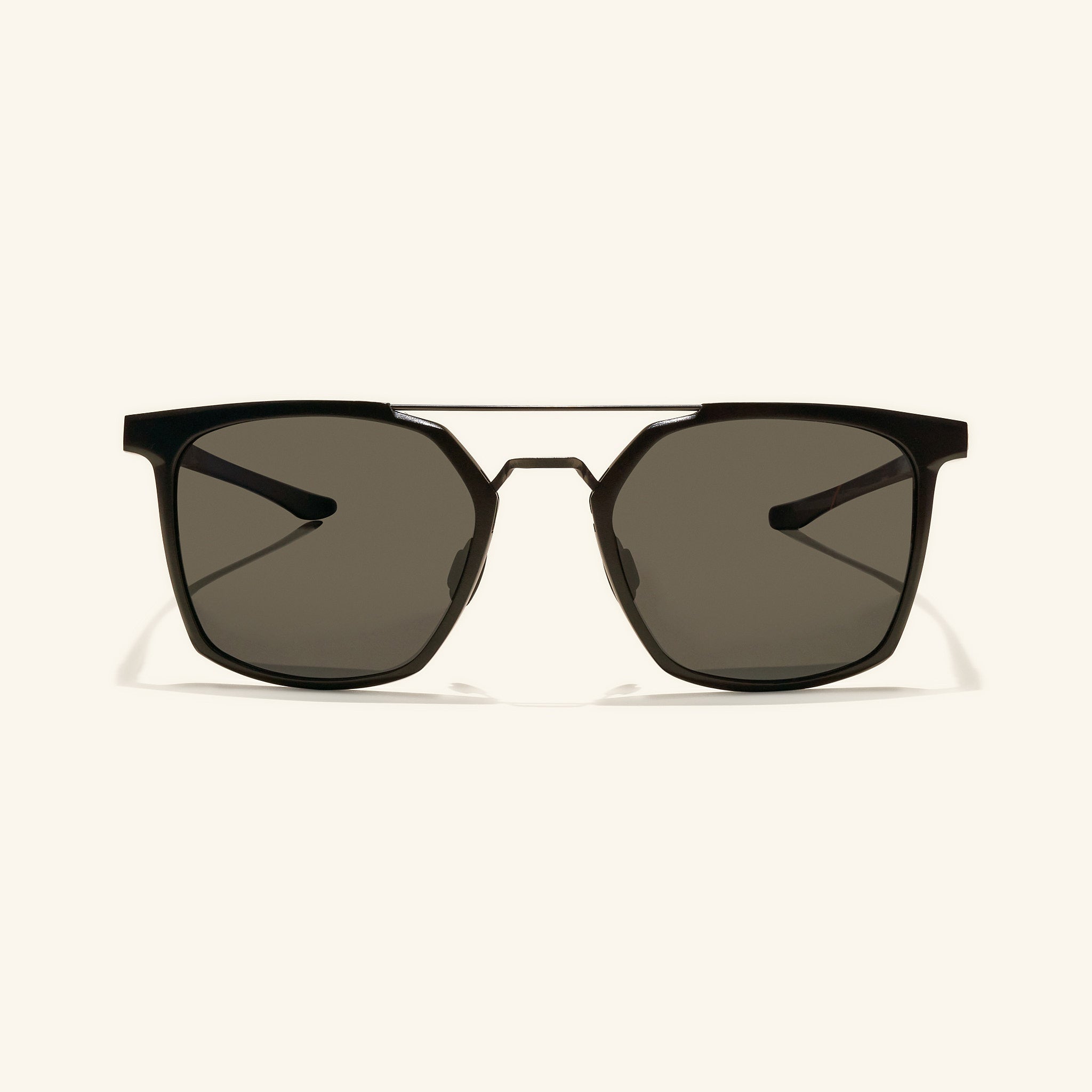 gafas de sol#es:color_negro,en:color_black,it:colore_nero